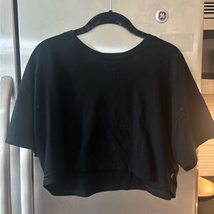 Aritzia TNA cropped workout tee